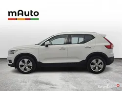 Biały Używany 2021 Volvo XC40 Momentum SUV | 102 900 zł (Uczciwa cena)