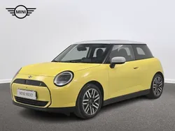 Sunny side yellow Używany 2023 Mini Cooper SE Hatchback | 167 900 zł (Uczciwa cena)