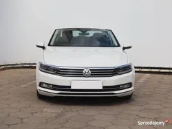 Biały Używany 2018 VW Passat Sedan/Limuzyna | 75 999 zł (Uczciwa cena)