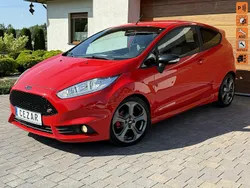 Czerwony (metalik) Używany 2014 Ford Fiesta Hatchback | 38 000 zł