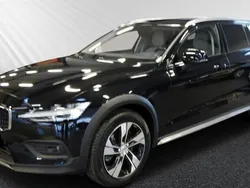 Czarny Używany 2023 Volvo V60 CC Core Kombi | 190 000 zł