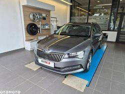Szary (metalik) Używany 2022 Skoda Superb Kombi | 94 900 zł (Dość drogi)