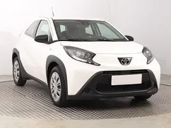 Biały Używany 2022 Toyota Aygo Hatchback | 56 999 zł (Uczciwa cena)