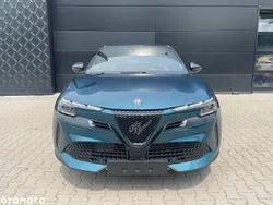 Lakier metalizowany niebieski z czarnym dachem navigli Nowe 2025 Alfa Romeo Junior SUV | 131 805 zł