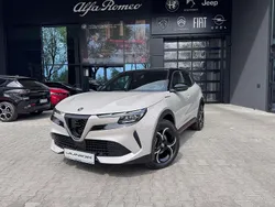 Lakier metalizowany szary z czarnym dachem scala Nowe 2025 Alfa Romeo Junior Edizione Speciale SUV | 138 572 zł