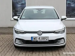 Biały Używany 2021 VW Golf VIII Hatchback | 57 900 zł (Uczciwa cena)