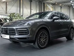 Quarzite grey metallic Używany 2021 Porsche Cayenne SUV | 329 900 zł (Super Cena)
