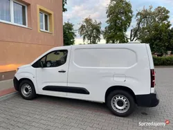 Biały Używany 2022 Peugeot Partner Minivan | 37 600 zł (Dobra cena)