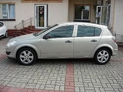 Beżowy Używany 2009 Opel Astra Sedan/Limuzyna | 12 500 zł (Dość drogi)