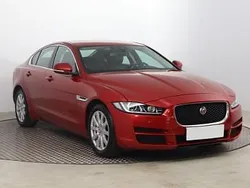 Czerwony Używany 2017 Jaguar XE Sedan/Limuzyna | 71 999 zł