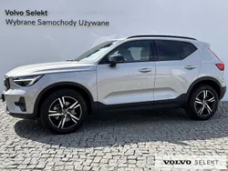 Srebrny Używany 2025 Volvo XC40 SUV | 174 900 zł (Uczciwa cena)