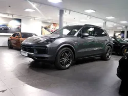 Quarzite grey metallic Używany 2020 Porsche Cayenne SUV | 299 000 zł (Super Cena)