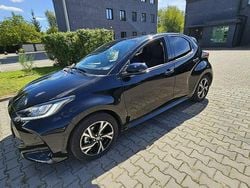 Czarny (metalik, perła) Używany 2024 Toyota Yaris Hybrid Hatchback | 75 900 zł (Uczciwa cena)