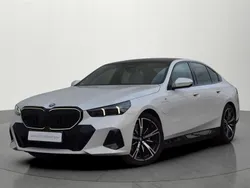 Biel mineralna metalizowany Używany 2024 BMW 530e Comfort Edition Sedan/Limuzyna | 299 900 zł (Uczciwa cena)