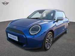 Blazing blue metalizowany Używany 2023 Mini Cooper Hatchback | 135 900 zł