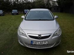 Srebrny (metalik) Używany 2010 Opel Astra Hatchback | 19 999 zł (Uczciwa cena)