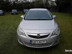 Srebrny (metalik) Używany 2010 Opel Astra Hatchback | 19 999 zł (Uczciwa cena)