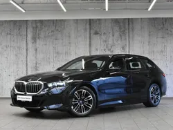 Czarny szafir metalizowany Używany 2024 BMW 530e Comfort Edition Kombi | 289 700 zł (Dobra cena)