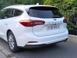 Biały Używany 2022 Ford Focus Titanium Kombi | 59 900 zł (Uczciwa cena)