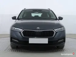 Szary Używany 2022 Skoda Octavia Kombi | 73 999 zł (Uczciwa cena)