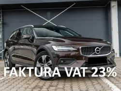 Brązowy (metalik) Używany 2021 Volvo V60 CC Kombi | 140 000 zł (Uczciwa cena)