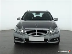 Szary Używany 2010 Mercedes E200 Kombi | 43 499 zł (Super Cena)