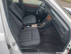 Używany 1989 Mercedes E200 | 19 990 zł