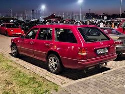Czerwony Używany 1994 Mercedes E220 Sedan/Limuzyna | 18 900 zł