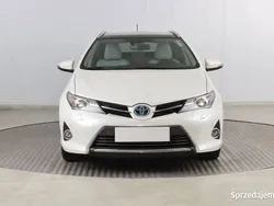 Biały Używany 2014 Toyota Auris Hybrid Kombi | 52 999 zł (Uczciwa cena)