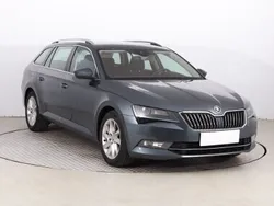 Szary Używany 2018 Skoda Superb Kombi | 79 999 zł (Uczciwa cena)