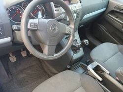 Srebrny Używany 2007 Opel Zafira Minivan | 13 000 zł