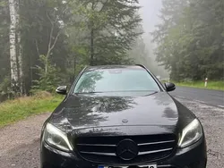 Czarny Używany 2018 Mercedes C220 Kombi | 65 000 zł