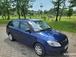 Niebieski Używany 2010 Skoda Fabia Hatchback | 10 900 zł (Uczciwa cena)