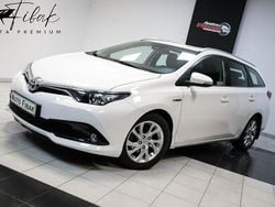 Biały Używany 2017 Toyota Auris Hybrid Kombi | 52 900 zł (Drogi)