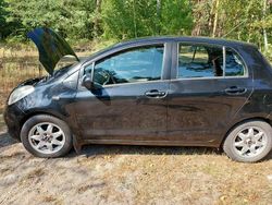Czarny Używany 2005 Toyota Yaris Hatchback | 12 500 zł