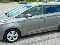 Beżowy Używany 2014 Kia Carens Minivan | 35 800 zł (Uczciwa cena)