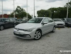 Srebrny (metalik) Używany 2022 VW Golf VIII Life Hatchback | 68 900 zł (Uczciwa cena)