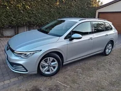 Srebrny Używany 2021 VW Golf VIII Kombi | 64 950 zł (Uczciwa cena)