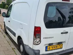 Biały Używany 2010 Peugeot Partner Minivan | 7800 zł