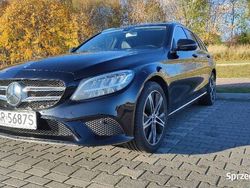 Czarny Używany 2020 Mercedes C300e Kombi | 81 000 zł