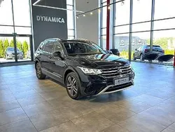 Czarny Używany 2021 VW Tiguan Elegance SUV | 129 900 zł (Drogi)