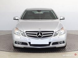 Srebrny Używany 2010 Mercedes E250 Coupe | 39 999 zł