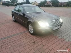 Czarny Używany 2003 Mercedes E220 Sedan/Limuzyna | 18 500 zł
