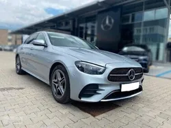 Srebrny Używany 2022 Mercedes E220 AMG Sedan/Limuzyna | 282 999 zł