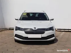 Biały Używany 2020 Skoda Superb Kombi | 104 999 zł (Uczciwa cena)