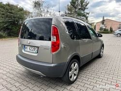 Brązowy Używany 2007 Skoda Roomster Scout Kombi | 6999 zł