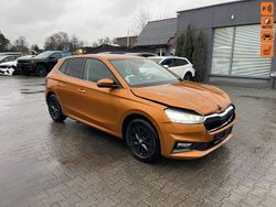 Pomarańczowy (metalik) Używany 2023 Skoda Fabia Hatchback | 35 900 zł