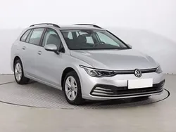 Srebrny Używany 2021 VW Golf VIII Kombi | 71 999 zł (Uczciwa cena)