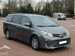 Szary Używany 2020 Toyota Sienna XLE Minivan | 105 000 zł