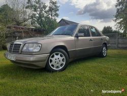 Inny kolor Używany 1994 Mercedes E250 Sedan/Limuzyna | 15 000 zł